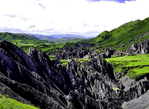 墨石？甘孜還藏著(zhù)這樣的地質(zhì)公園