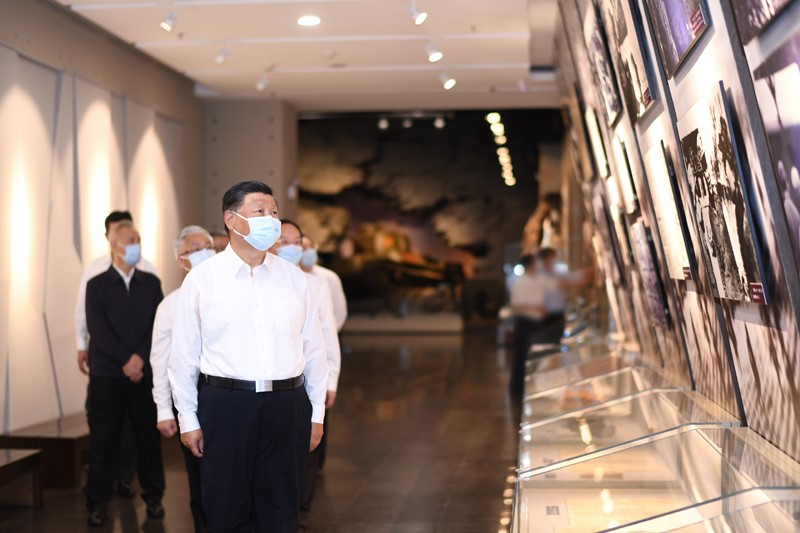 2022年8月16日至17日，中共中央總書(shū)記、國家主席、中央軍委主席習近平在遼寧考察。這是16日下午，習近平在錦州市考察遼沈戰役紀念館。 新華社記者 燕雁 攝