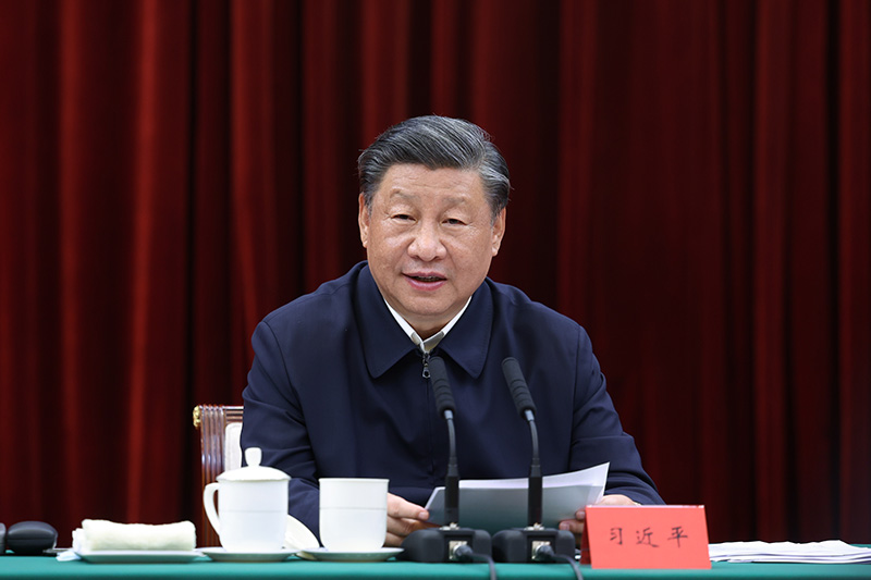 2023年10月12日下午，中共中央總書(shū)記、國家主席、中央軍委主席習近平在江西省南昌市主持召開(kāi)進(jìn)一步推動(dòng)長(cháng)江經(jīng)濟帶高質(zhì)量發(fā)展座談會(huì )并發(fā)表重要講話(huà)。新華社記者 鞠鵬 攝