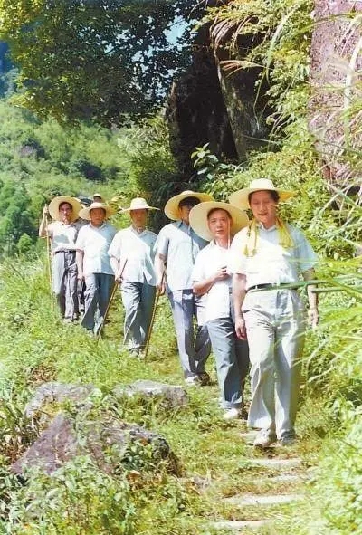 1989年7月，習近平在壽寧縣山村。