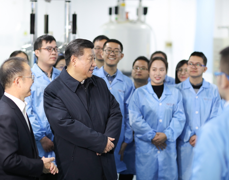 2019年1月17日，習近平在天津南開(kāi)大學(xué)元素有機化學(xué)國家重點(diǎn)實(shí)驗室同師生親切交流。
