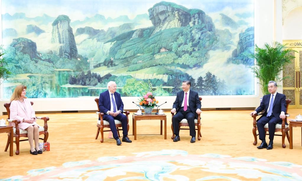 2024年4月8日，國家主席習近平在北京人民大會(huì )堂會(huì )見(jiàn)法國梅里?；饡?huì )主席梅里埃夫婦。新華社記者 黃敬文 攝