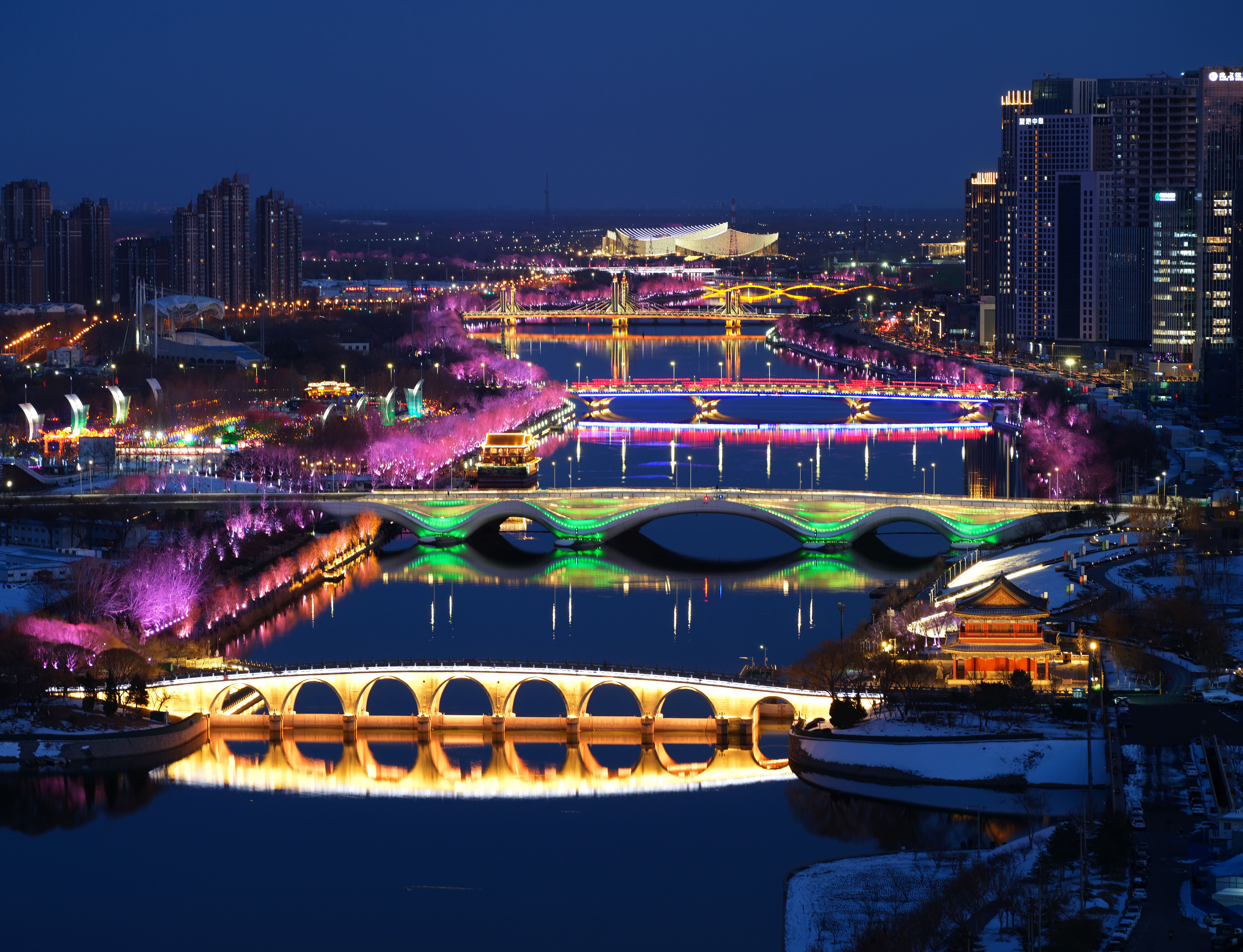 2024年2月22日，京杭大運河北京通州段夜景。