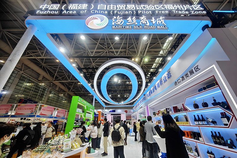 2024年3月18日，第四屆中國跨境電商交易會(huì )在福建福州開(kāi)幕。展會(huì )聚焦“鏈接跨境全流域 共建電商新生態(tài)”，集聚全國80余個(gè)外貿產(chǎn)業(yè)帶的上千家供應鏈企業(yè)。